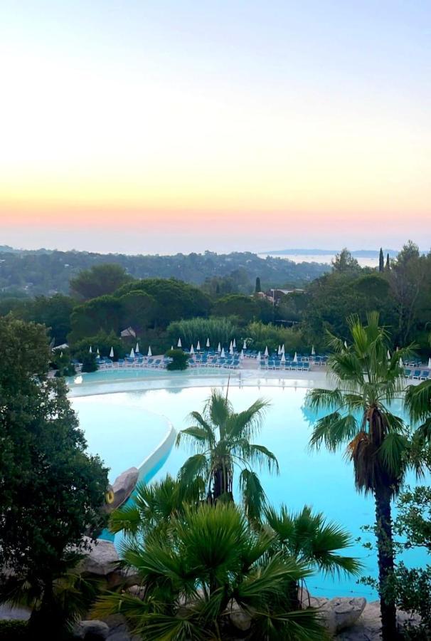 Charmant Appartement Village Restanques De Saint Tropez Grimaud Exterior photo